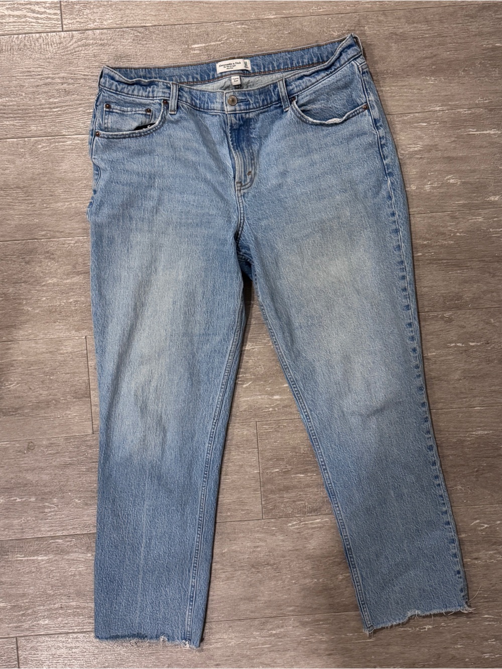 Abercrombie Curve Love 90s Straight Mid Rise Jeans